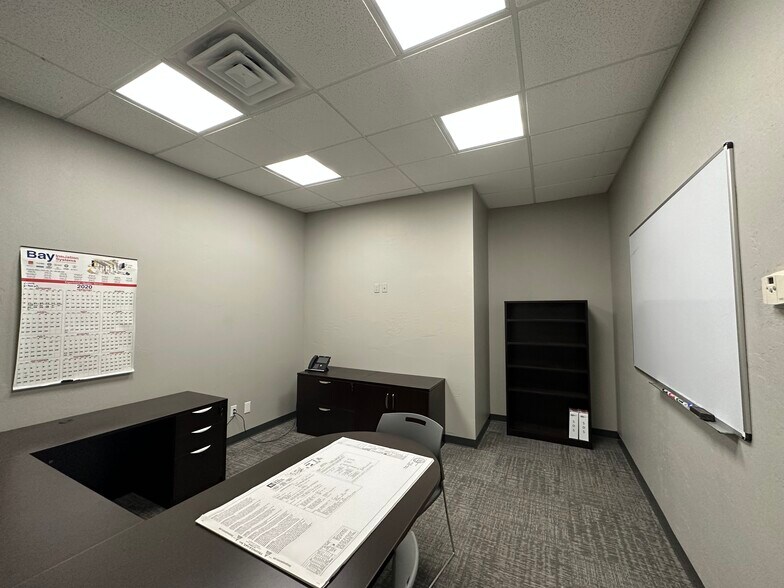 More Photos Of 14901 Metro Plaza Blvd, Edmond Flex For Lease