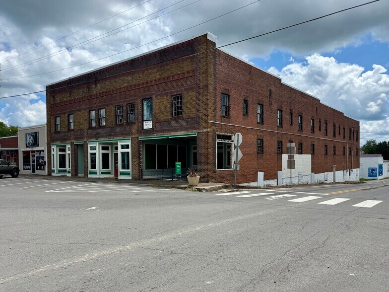 More Photos Of 1 Public Square Red Boiling Springs Sq, Lafayette Flex For Sale