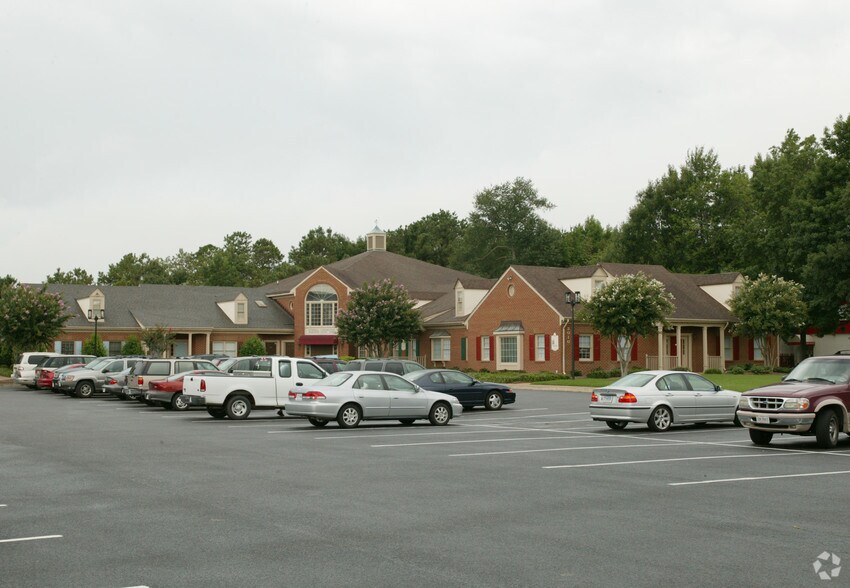 More Photos Of 2010 Old Greenbrier Rd, Chesapeake Office For Lease