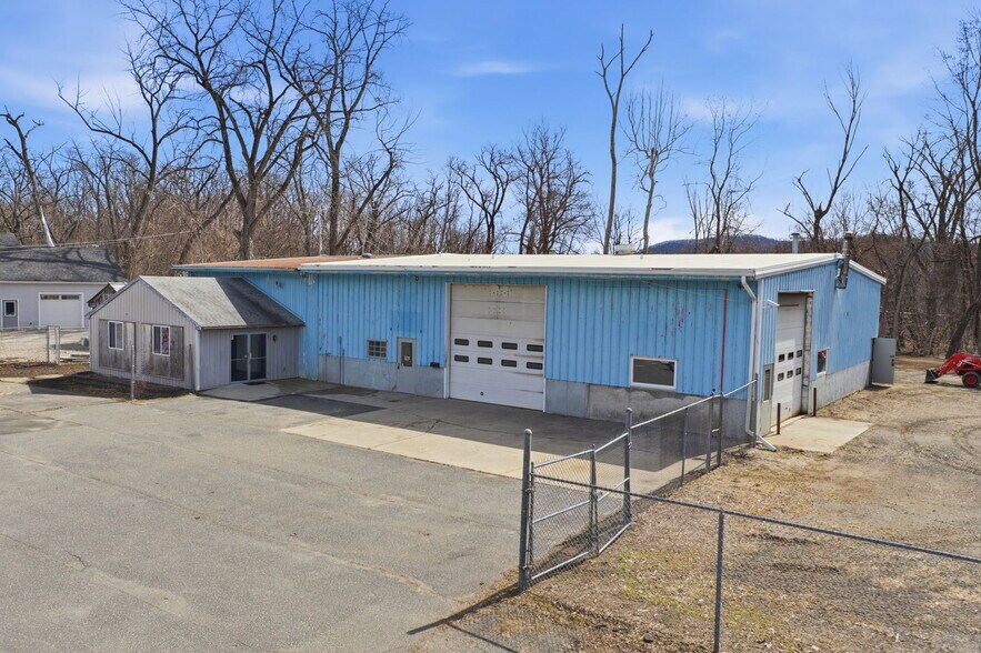 More Photos Of 14 Easthampton Rd, Northampton Warehouse For Lease