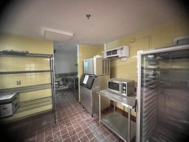 More Photos Of 89 Viets St, New London Office For Sale