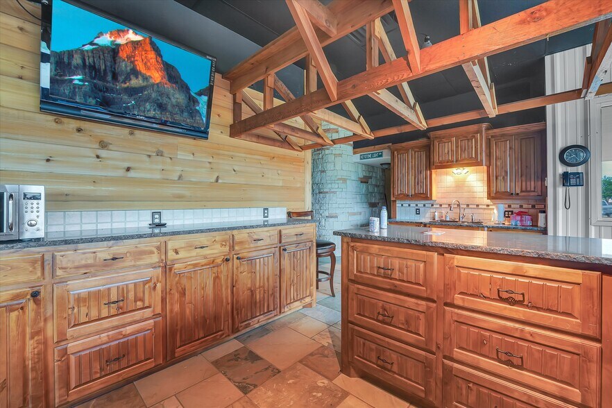 More Photos Of Highway 58, Medicine Park Supermarket For Sale