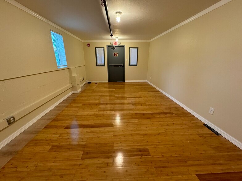 Primary Photo Of 1942 2nd Ave S, Saint Petersburg Warehouse For Lease