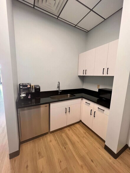 More Photos Of 14247 O'Connell Ct, Savage General Retail For Lease