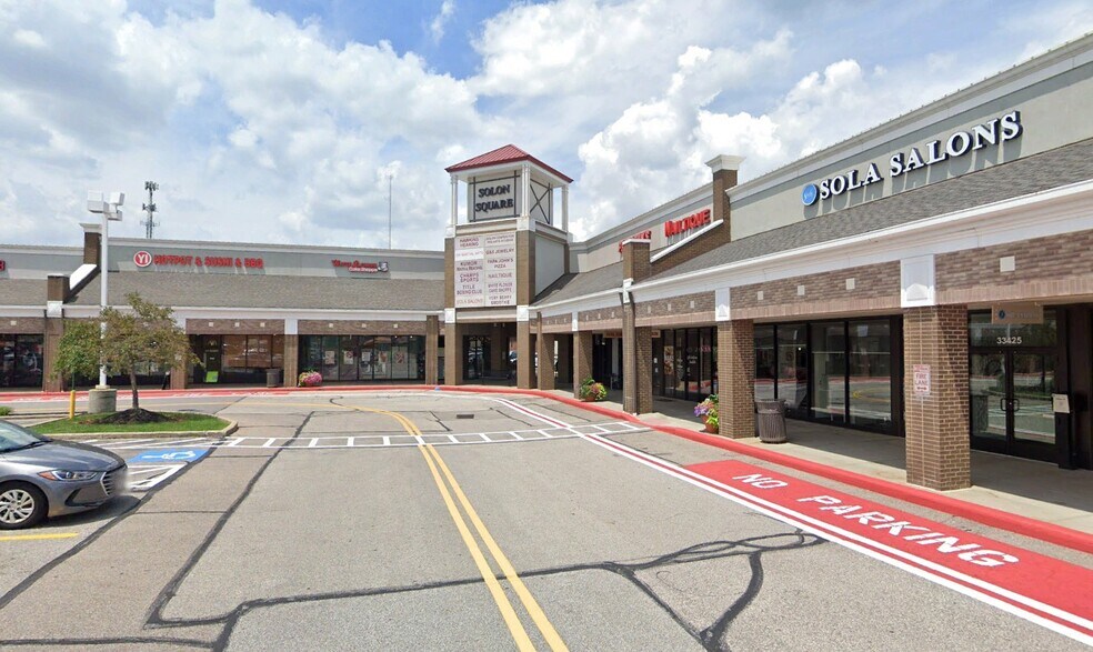 Primary Photo Of 33120-33631 Aurora Rd, Solon Storefront For Lease