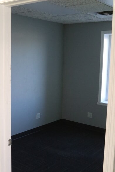 More Photos Of 4583 American Road rd, Rockford Flex For Lease