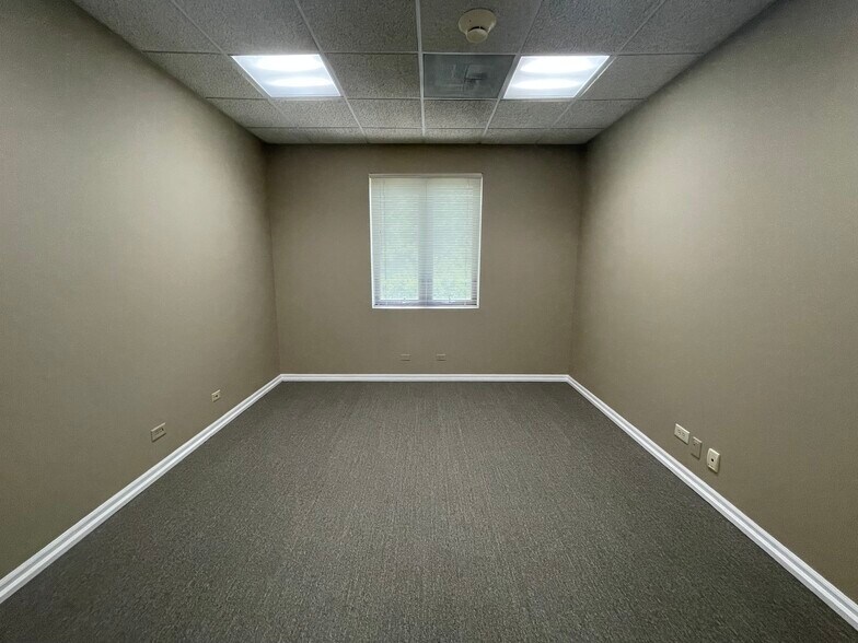 More Photos Of 1999 W 75th St, Woodridge Medical For Lease