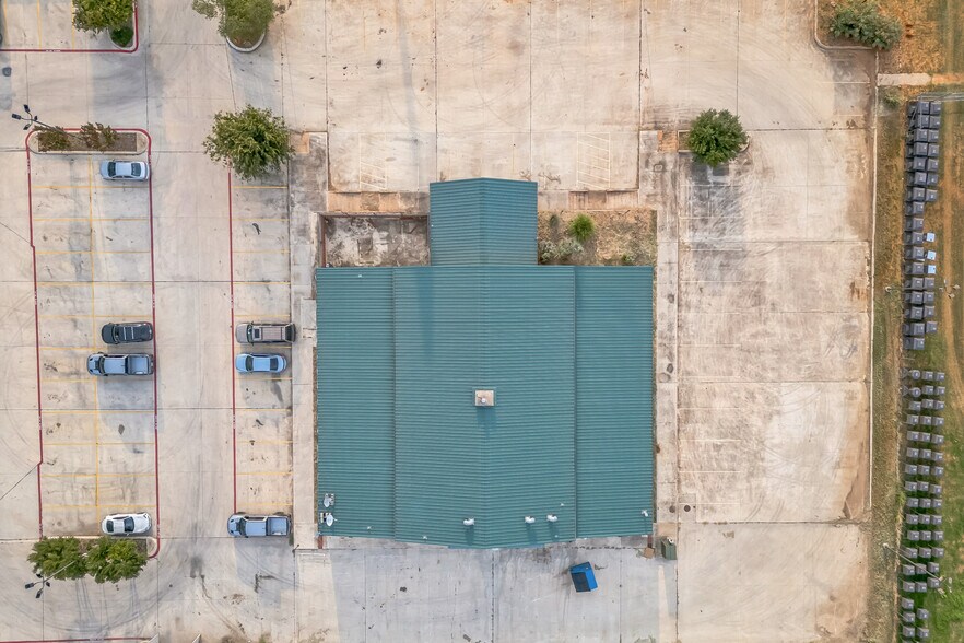 More Photos Of 410 S Interstate 35, Pearsall Storefront Retail Office For Lease