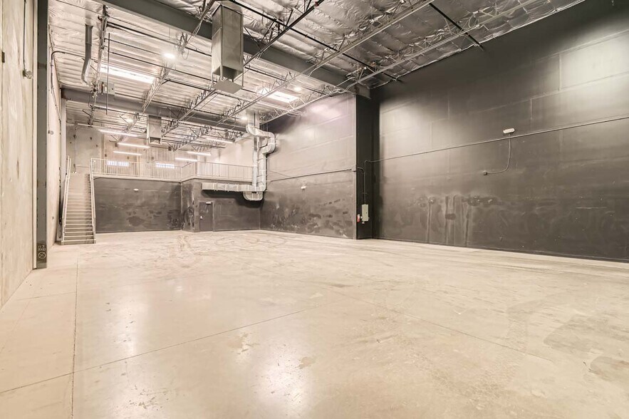 More Photos Of 5165 Rousso Rd, Las Vegas Distribution For Lease