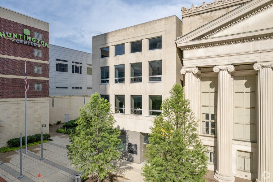 More Photos Of 241 N Superior St, Toledo Office Residential For Lease