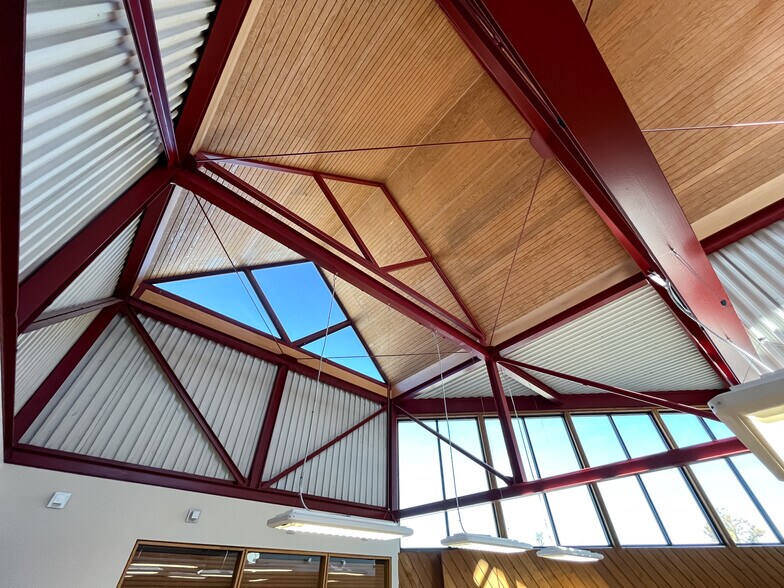 More Photos Of 524 N Main St, South Hutchinson Bank For Sale