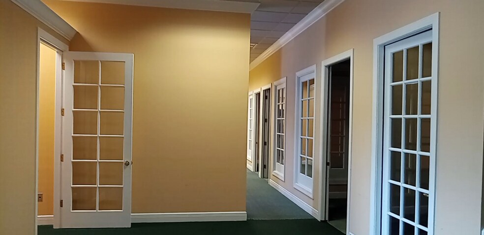 More Photos Of 5-45 Ryant Blvd, Sebring Medical For Sale