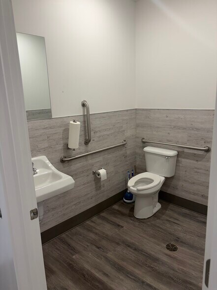 More Photos Of 740 W 500 S, West Bountiful Light Distribution For Lease