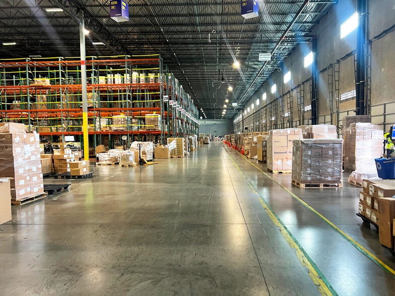 More Photos Of 3320 NW 67th Ave, Miami Distribution For Lease