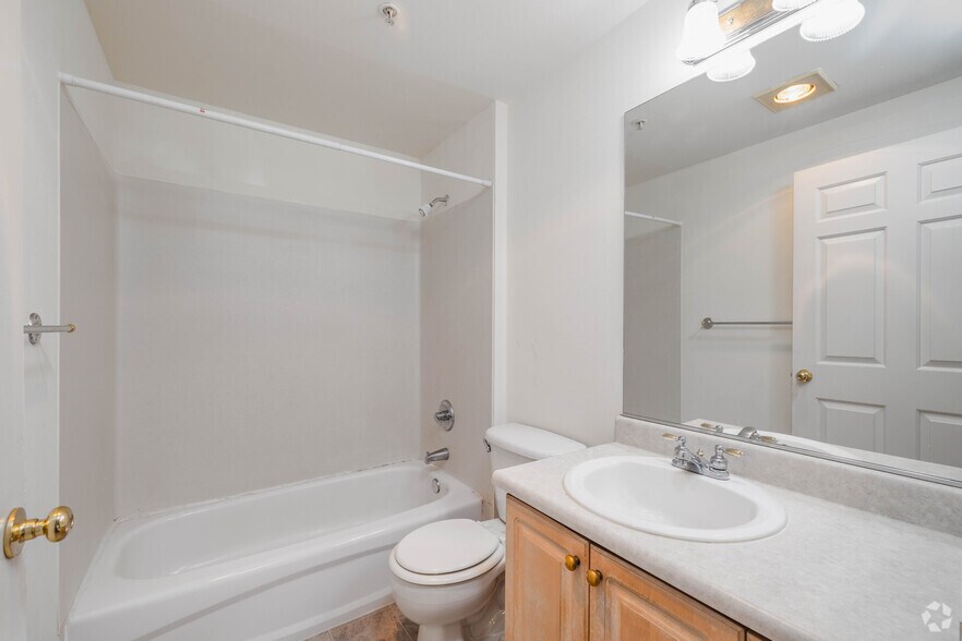 More Photos Of 4719 15th Ave NE, Seattle Apartments For Sale