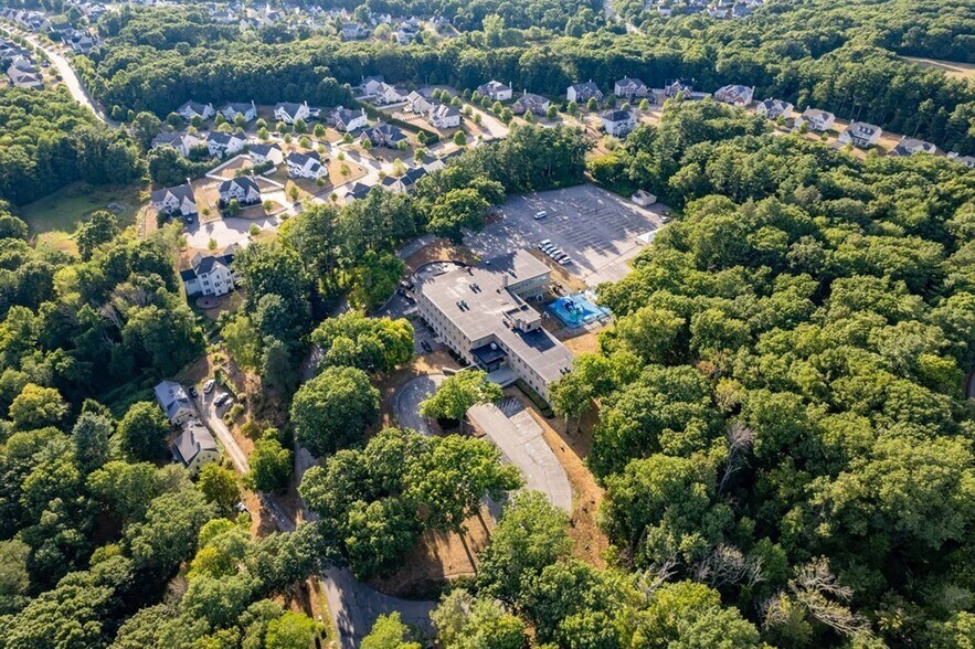 More Photos Of 141 Mansion Dr, Walpole Office For Sale