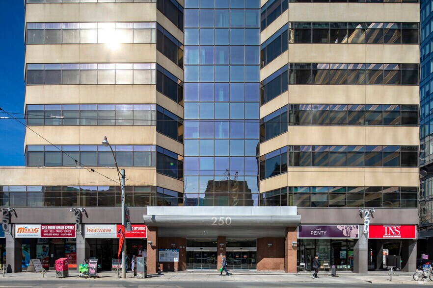 More Photos Of 250 Dundas St W, Toronto Office For Lease