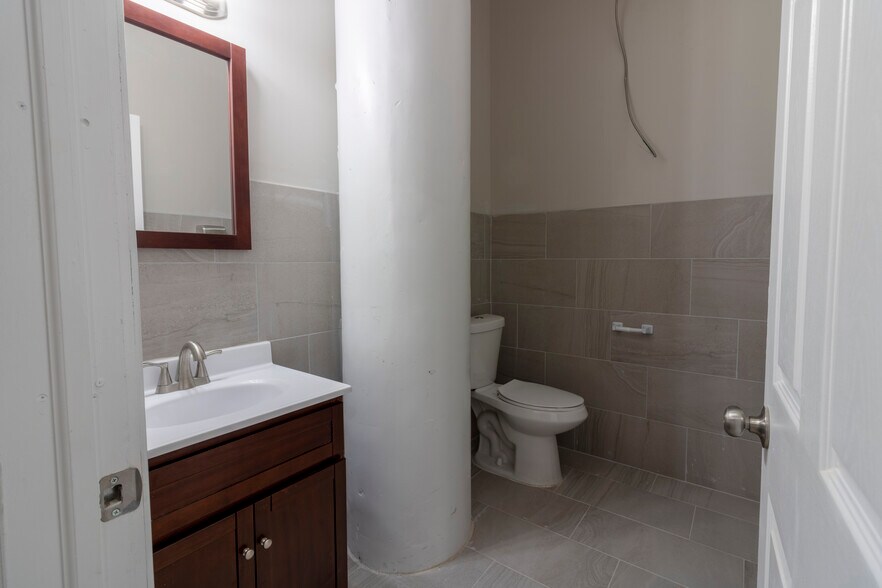 More Photos Of 2613 W Hunting Park Ave, Philadelphia Light Distribution For Lease