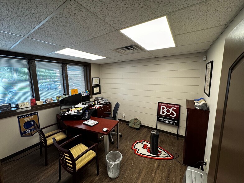More Photos Of 1170 W Kansas St, Liberty Unknown For Lease