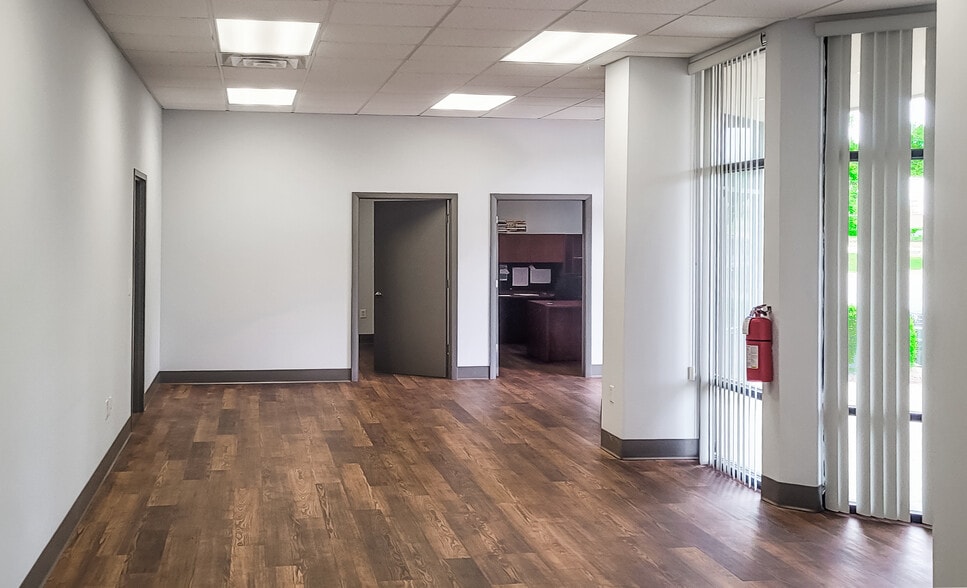 More Photos Of 119 Ian Ct, Spartanburg Light Distribution For Lease