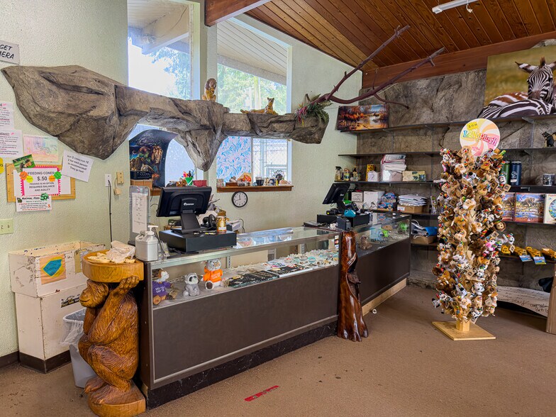 More Photos Of 46914 US-101, Bandon General Retail For Sale