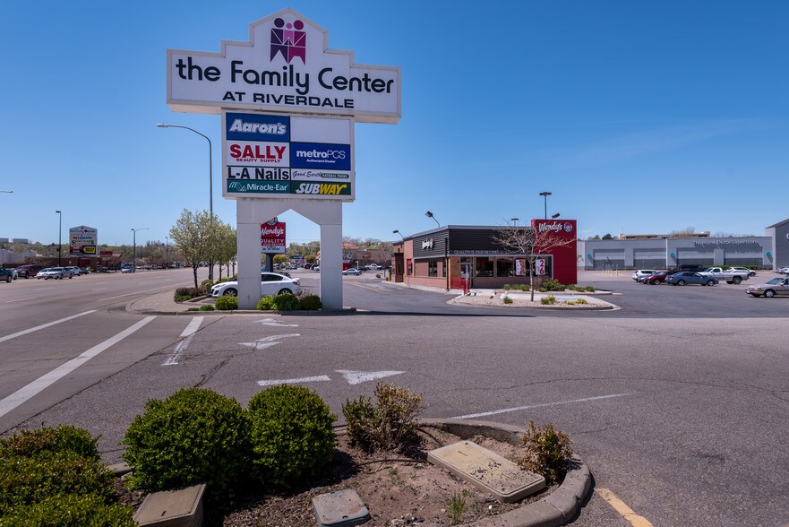 More Photos Of 1074-1078 W Riverdale Rd, Riverdale Freestanding For Lease