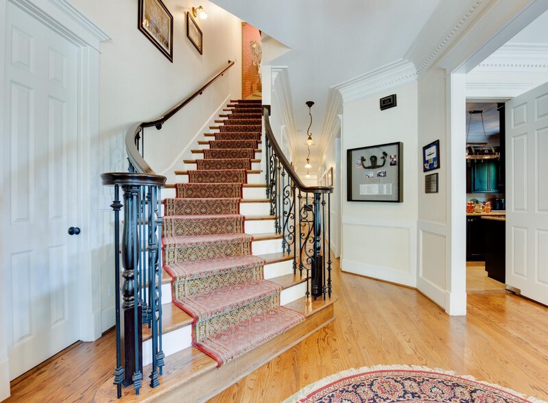 More Photos Of 420 Heights Blvd, Houston Office Residential For Sale