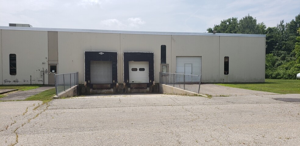 More Photos Of 80 Pickett District Rd, New Milford Manufacturing For Lease