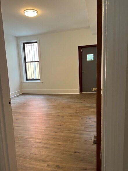 More Photos Of 915 5th St NW, Washington Office For Lease