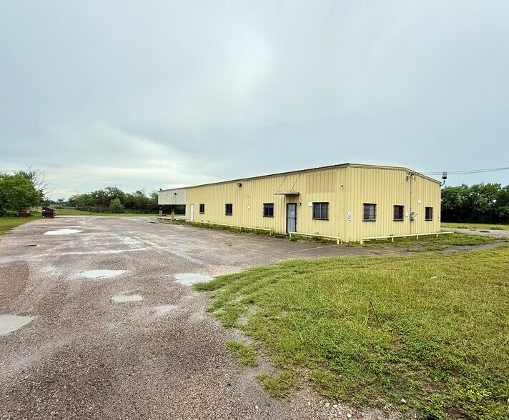 More Photos Of 520 S Gulf St, Alice Industrial For Sale