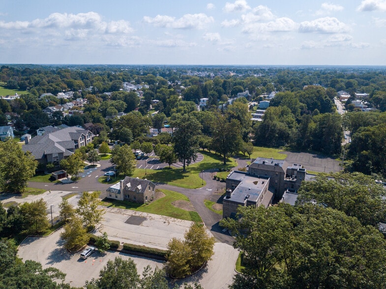 More Photos Of 100 W Laurel Ave, Cheltenham Township Office For Lease