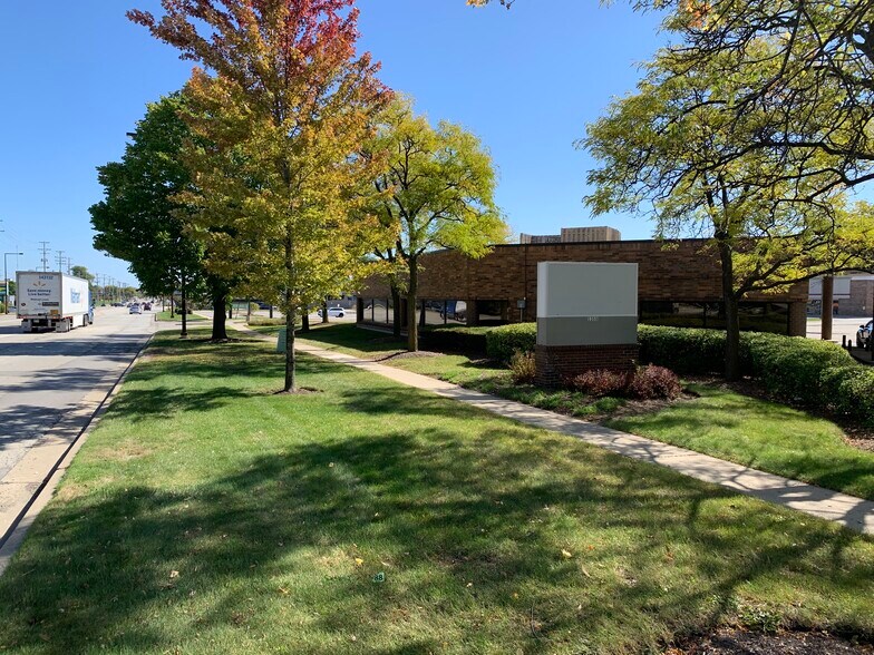 More Photos Of 1355 W Dundee Rd, Buffalo Grove Bank For Lease