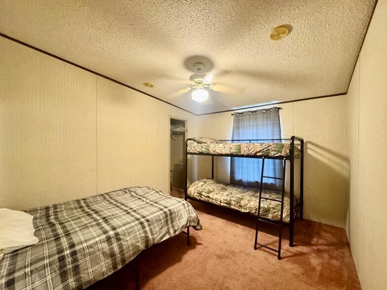 More Photos Of 158 Caloric Rd., Mullens Flex For Sale