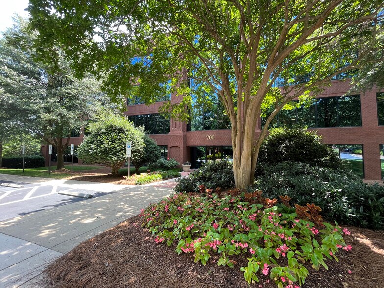 More Photos Of 700 Spring Forest Rd, Raleigh Office For Lease