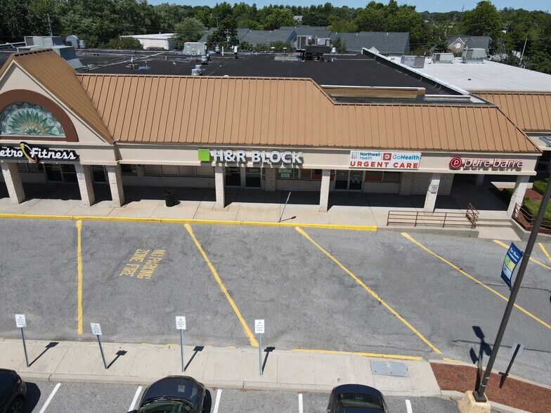 More Photos Of 533-605 Montauk Hwy, Bay Shore Unknown For Lease