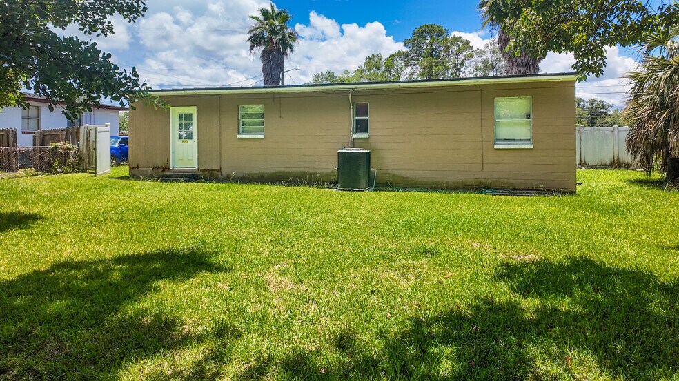 More Photos Of 6215 Claret Dr, Jacksonville Office Residential For Sale