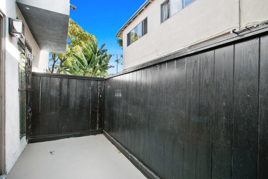 More Photos Of 3735 Mentone Ave, Los Angeles Apartments For Sale