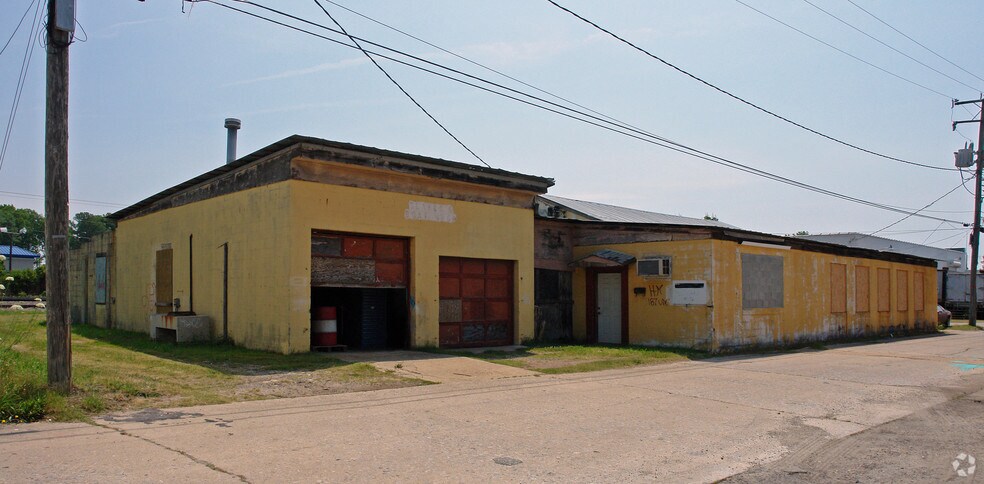 More Photos Of 9802 Hosier St, Newport News Manufacturing For Lease