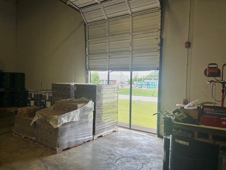 More Photos Of 8921-8957 Frost Ave, Saint Louis Distribution For Lease