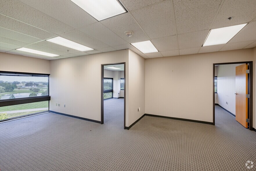 More Photos Of 4-6 Parklane Blvd, Dearborn Office For Lease