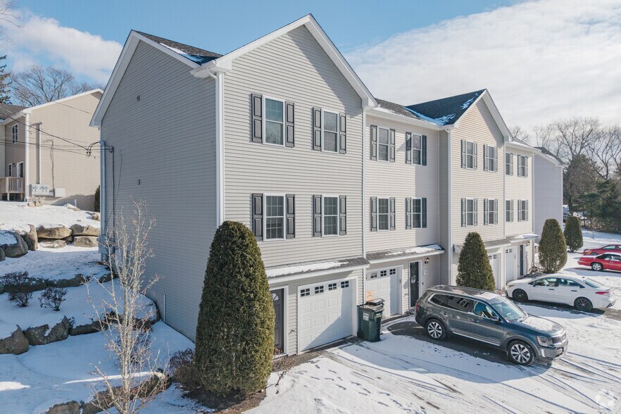 More Photos Of 75 Esmond St, West Warwick Apartments For Sale