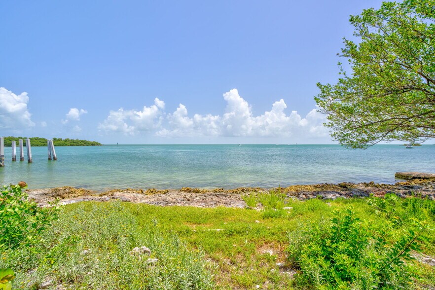 More Photos Of 14 125th Street Gulf, Marathon Office Residential For Sale