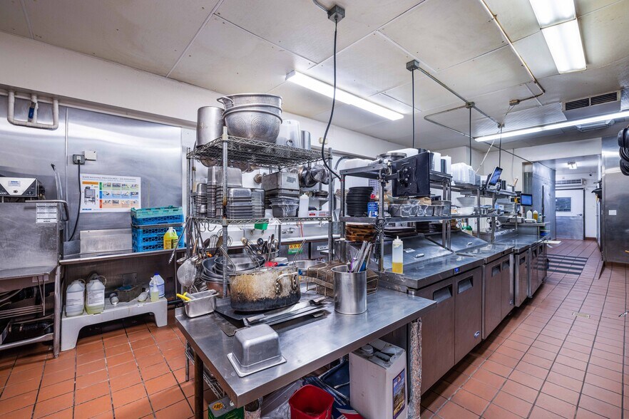 More Photos Of 1632 Colorado Blvd, Los Angeles General Retail For Sale