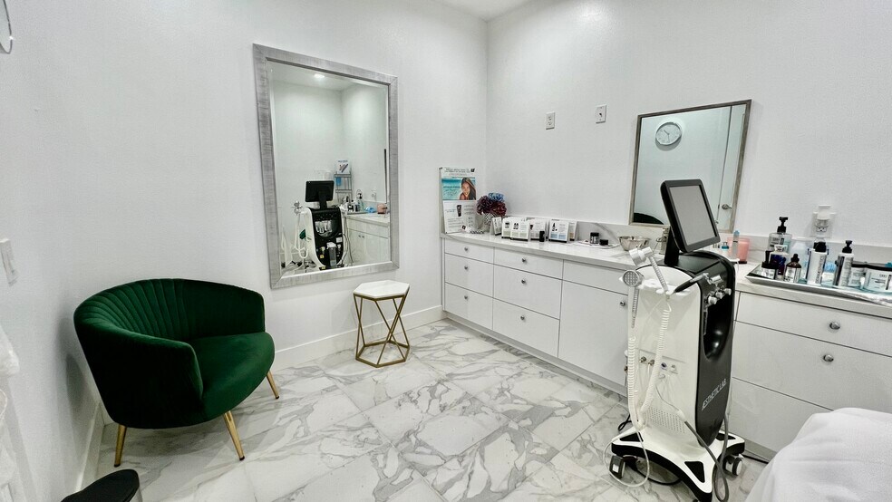 More Photos Of 12372 Garden Grove Blvd, Garden Grove Medical For Lease