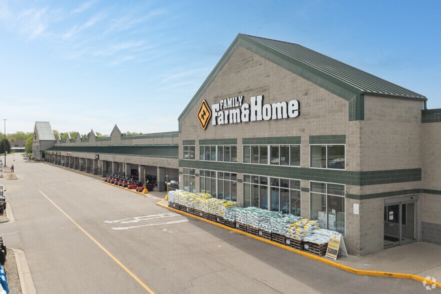 More Photos Of 300-358 Reno Dr, Wayland General Retail For Lease