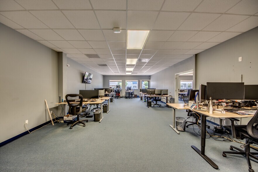 More Photos Of 4426 SE 16th Pl, Cape Coral Office For Lease