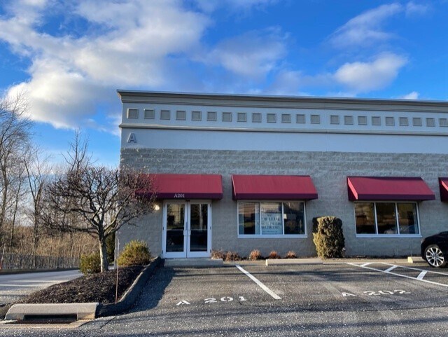 Primary Photo Of 100 Corporate Dr, Trumbull Office For Sale