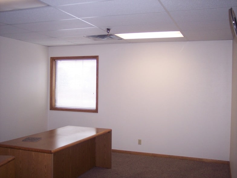More Photos Of 2800 Freeway Blvd, Brooklyn Center Office For Lease