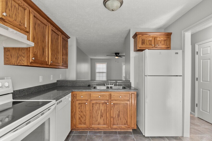 More Photos Of 162 Condor Ct, Clarksville Apartments For Sale