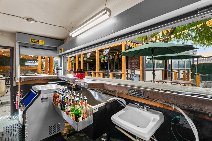 More Photos Of 5200 Doniphan Dr, El Paso Bar For Sale